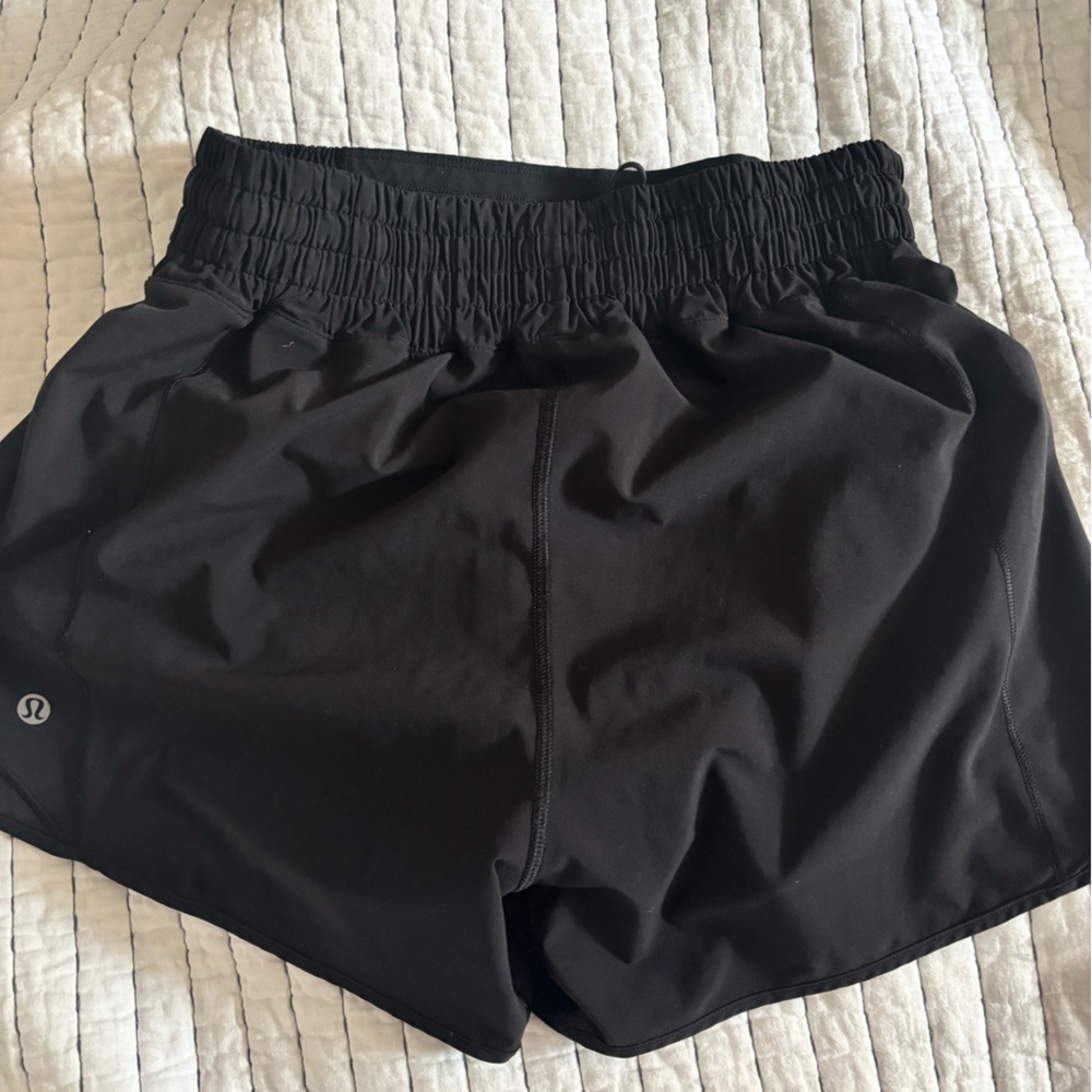4in Lululemon Black Hotty Hot shorts (s8)
